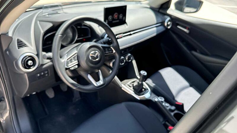 Mazda  1.5 E-SKYACTIV-G 66KW ZENITH 5P